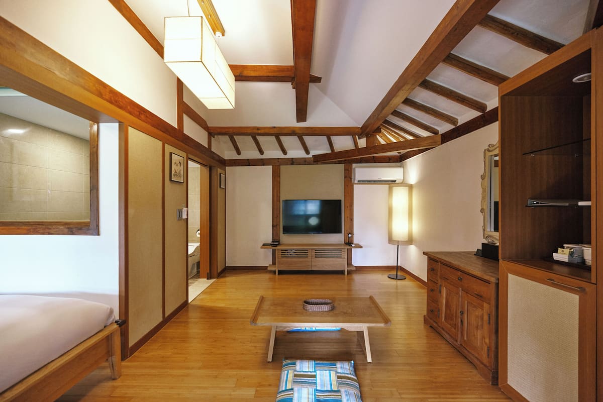 Chambre (Mi Dang Byeol Dang) | Couette en duvet d'oie, mini-bar avec articles gratuits