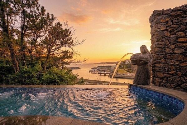 Beritnae SunSet Pool Suite