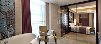 Gongda Jianguo Grand Hotel