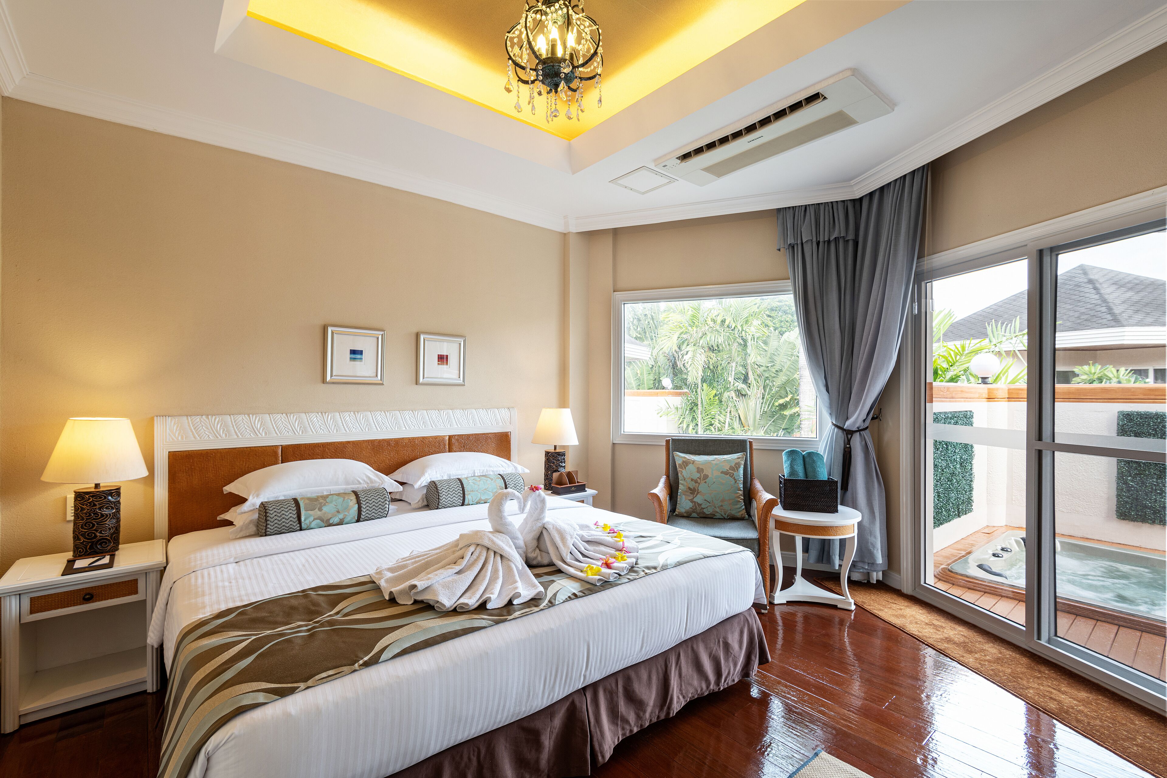 Minibar, in-room safe, desk, blackout curtains