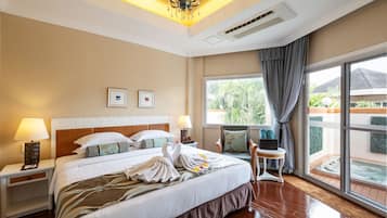 Minibar, in-room safe, desk, blackout curtains