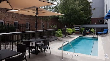 Kolam renang outdoor