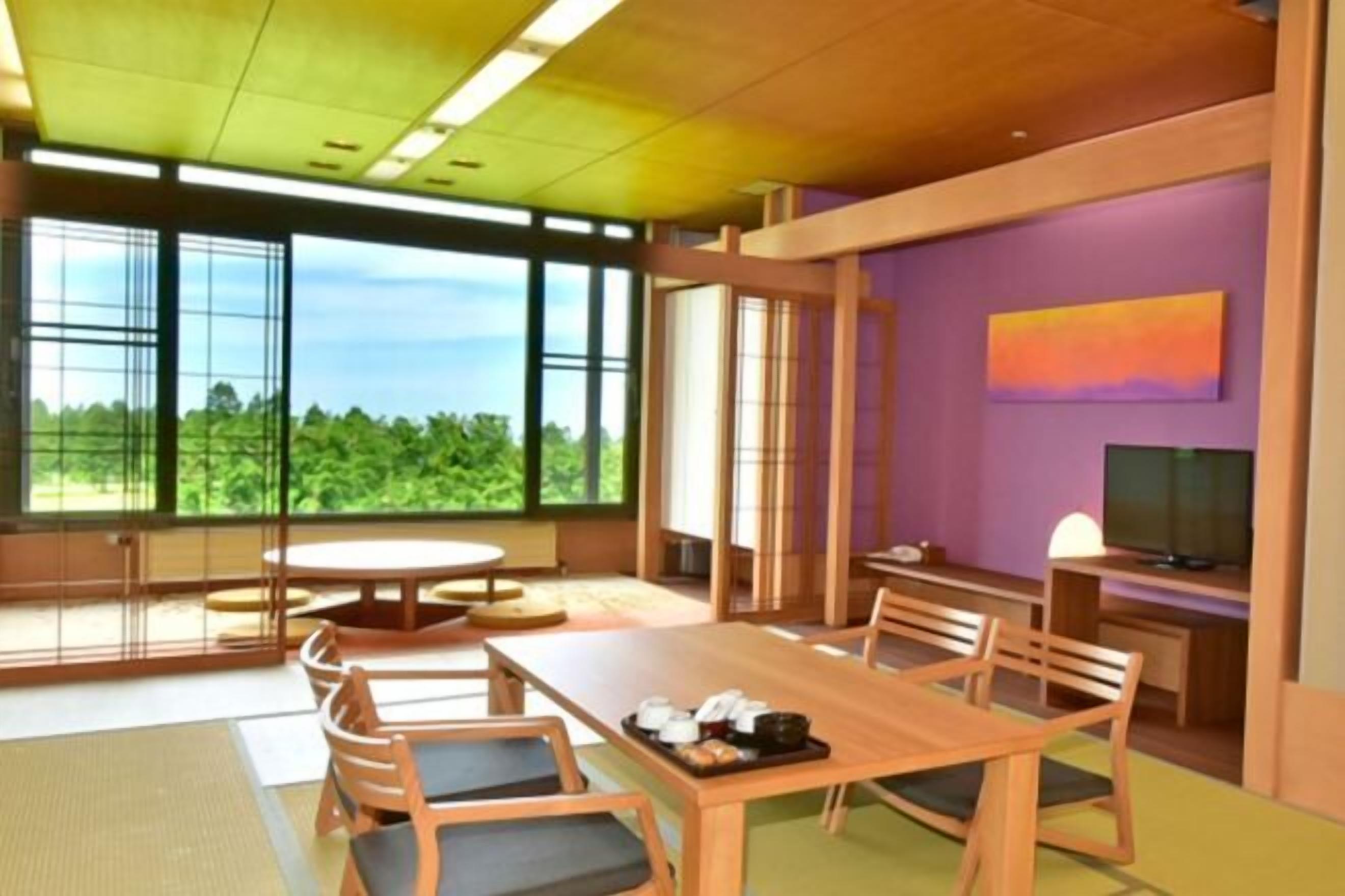 Phục vụ bữa sáng và bữa tối, món Nhật Bản 