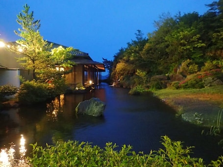 Breakfast and dinner served, Japanese cuisine. Hakone Yunohana Prince Hotel