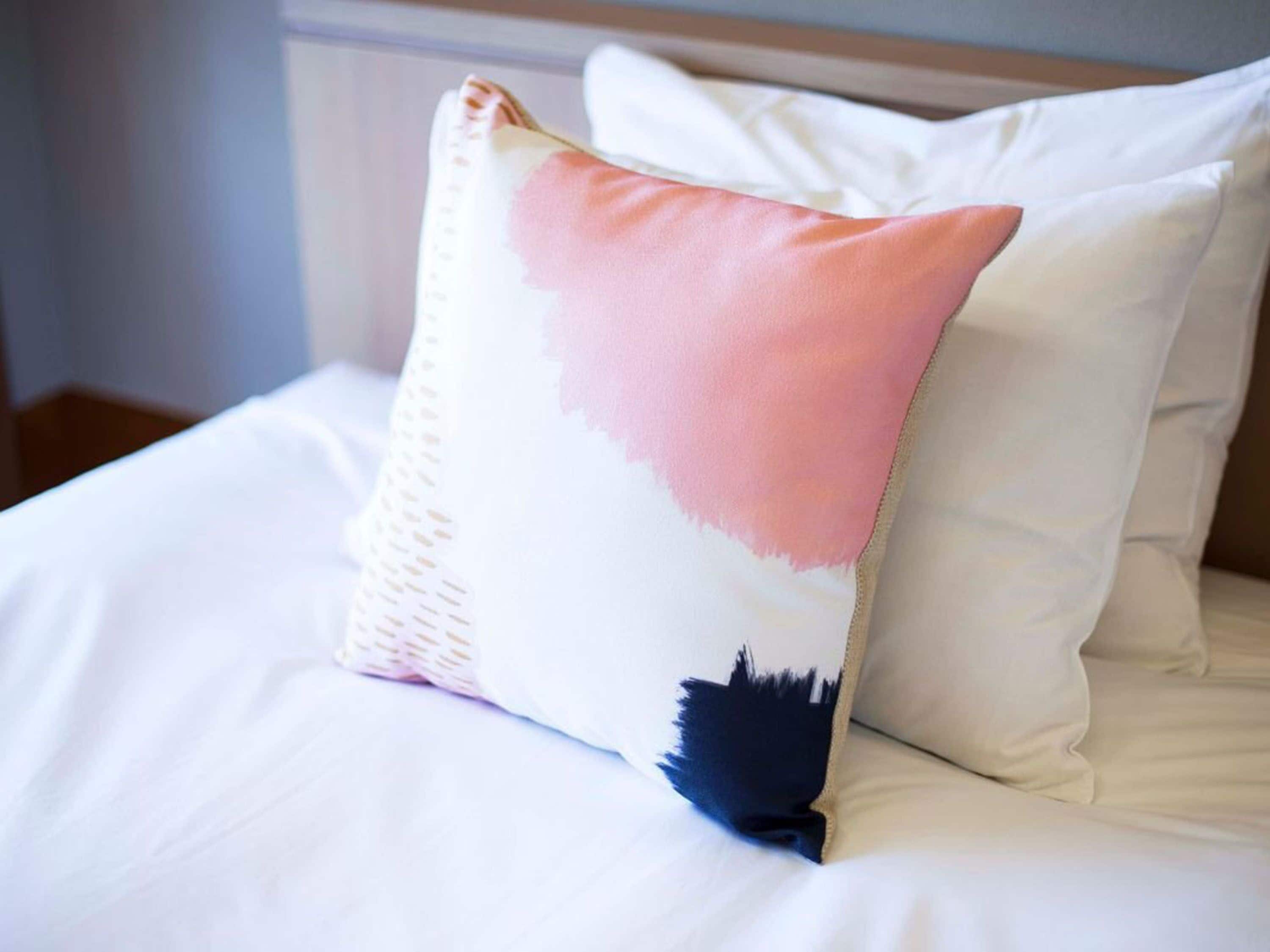 in-room safe, free wifi, bed sheets