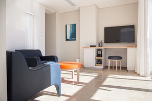 Suite - Sea View  | Sala de estar | Televisión LED 