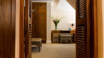 Suite - Sea View | In-room business center