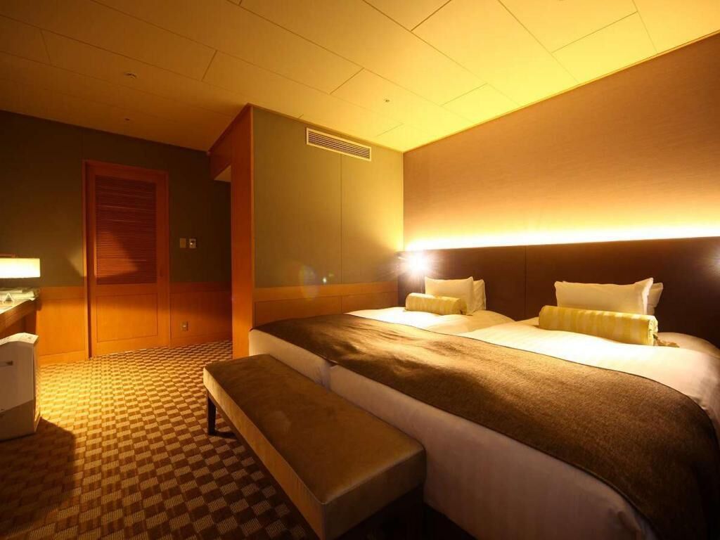 Premium bedding, in-room safe, free WiFi, bed sheets