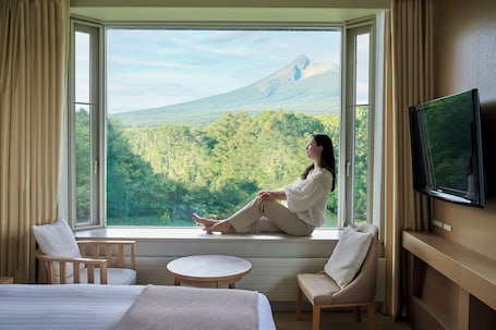 Non Smoking Komagatake Corner twin room include Wi-Fi | Premium bedding, in-room safe, free WiFi, bed sheets