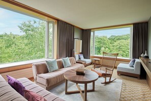 Premium bedding, in-room safe, free WiFi, bed sheets