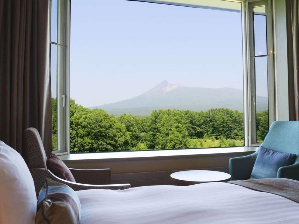Premium bedding, in-room safe, free WiFi, bed sheets