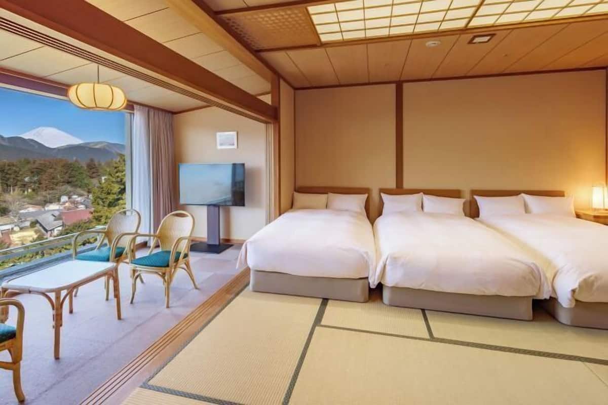 Premium bedding, in-room safe, desk, laptop workspace