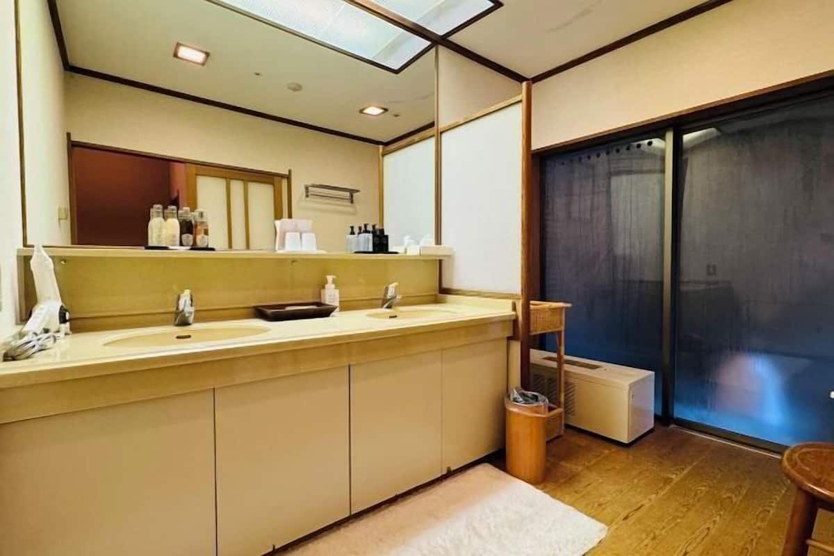 Bathroom | Separate bathtub and shower, spring water bathtub, free toiletries