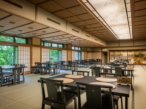 2 restaurants; breakfast, lunch, dinner and brunch served  - Ryuguden (Hakone)