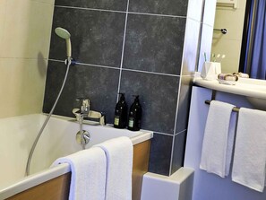 In-room safe, desk, soundproofing, iron/ironing board - Aparthotel Adagio Nantes Centre (Nantes)