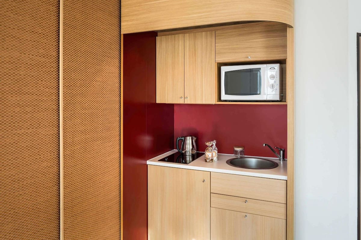 Sleeps 3-4 people, Estudio, varias camas | Caja de seguridad en la habitación, escritorio y insonorización