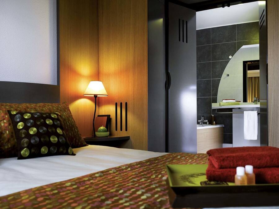 Studio, Multiple Beds | In-room safe, desk, soundproofing, iron/ironing board