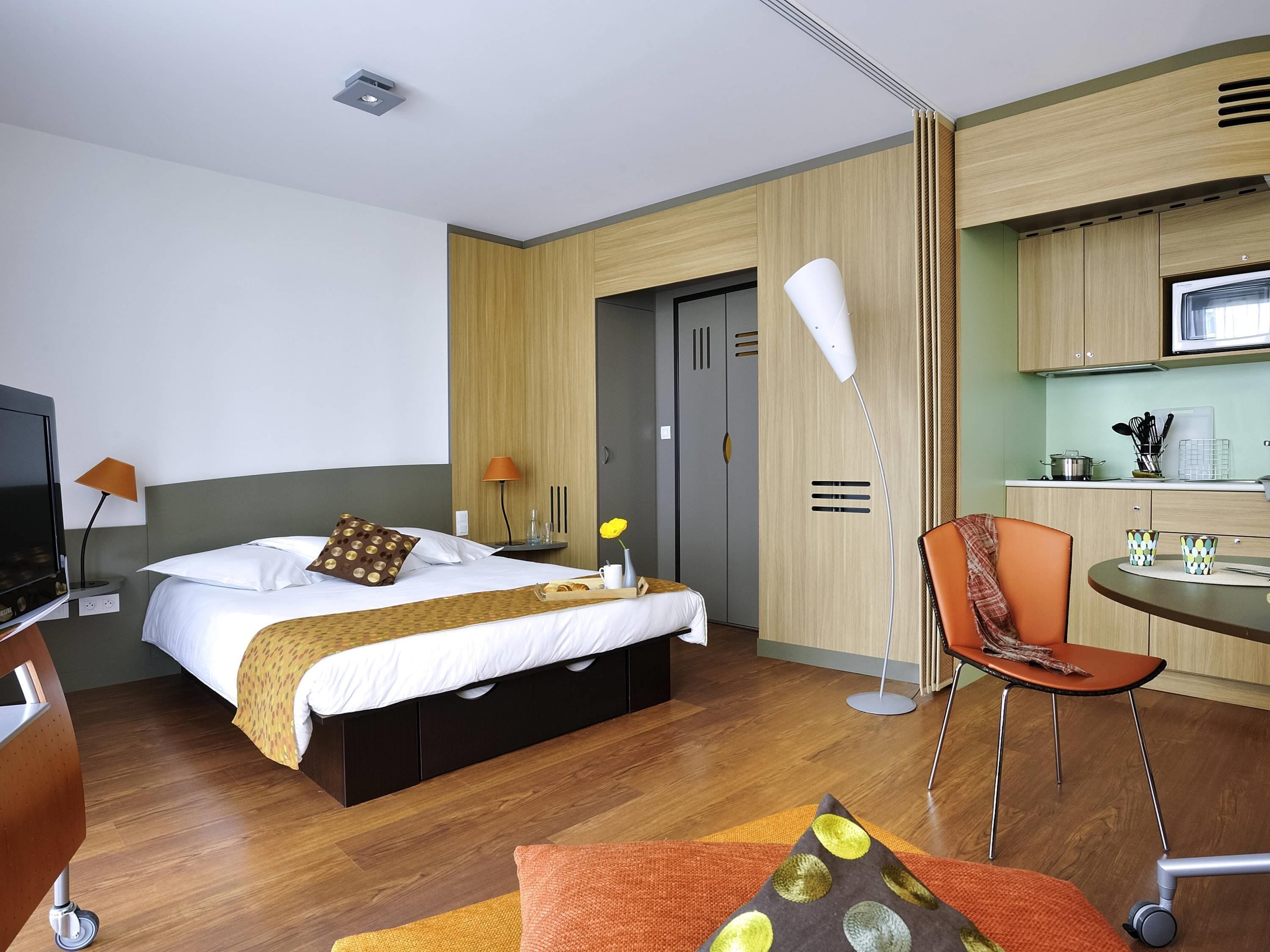 In-room safe, desk, soundproofing, iron/ironing board (on request)