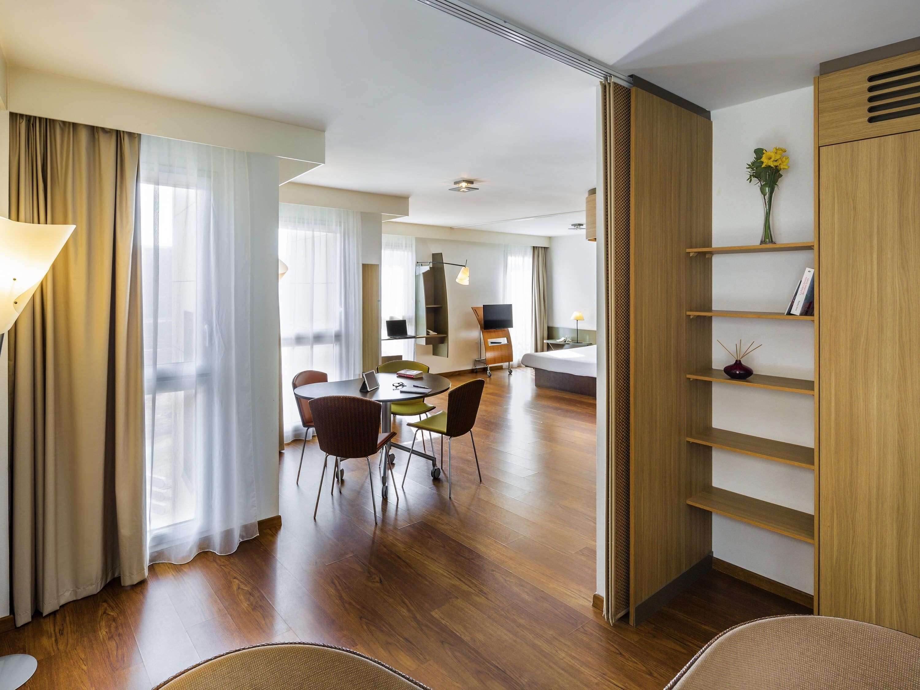 Estudi en suite, 1 llit doble i sofà llit | Caixa forta a l&#x27;habitació, escriptori i habitacions insonoritzades 