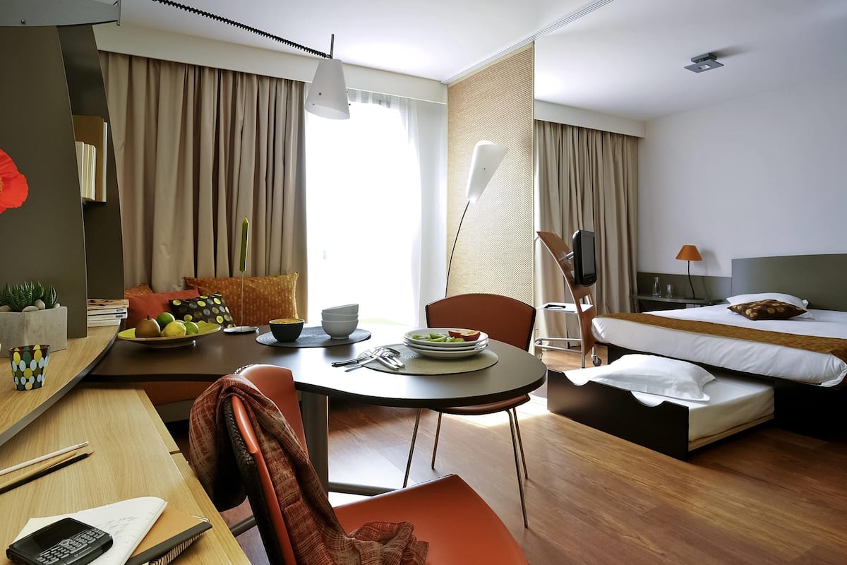 Sleeps 3-4 people, Studio, Multiple Beds