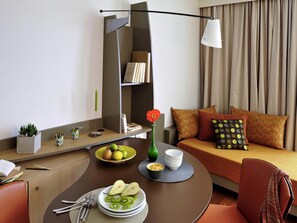 Estúdio, várias camas | Cofres nos quartos, escrivaninha, quartos à prova de som