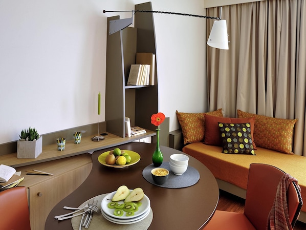 Studio, Multiple Beds | In-room safe, desk, soundproofing, iron/ironing board