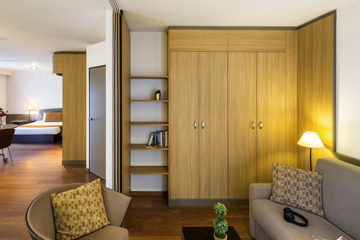 Studio Suite, 1 Double Bed with Sofa bed | In-room safe, desk, soundproofing, iron/ironing board