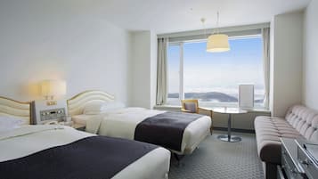 Premium bedding, down comforters, in-room safe, blackout drapes