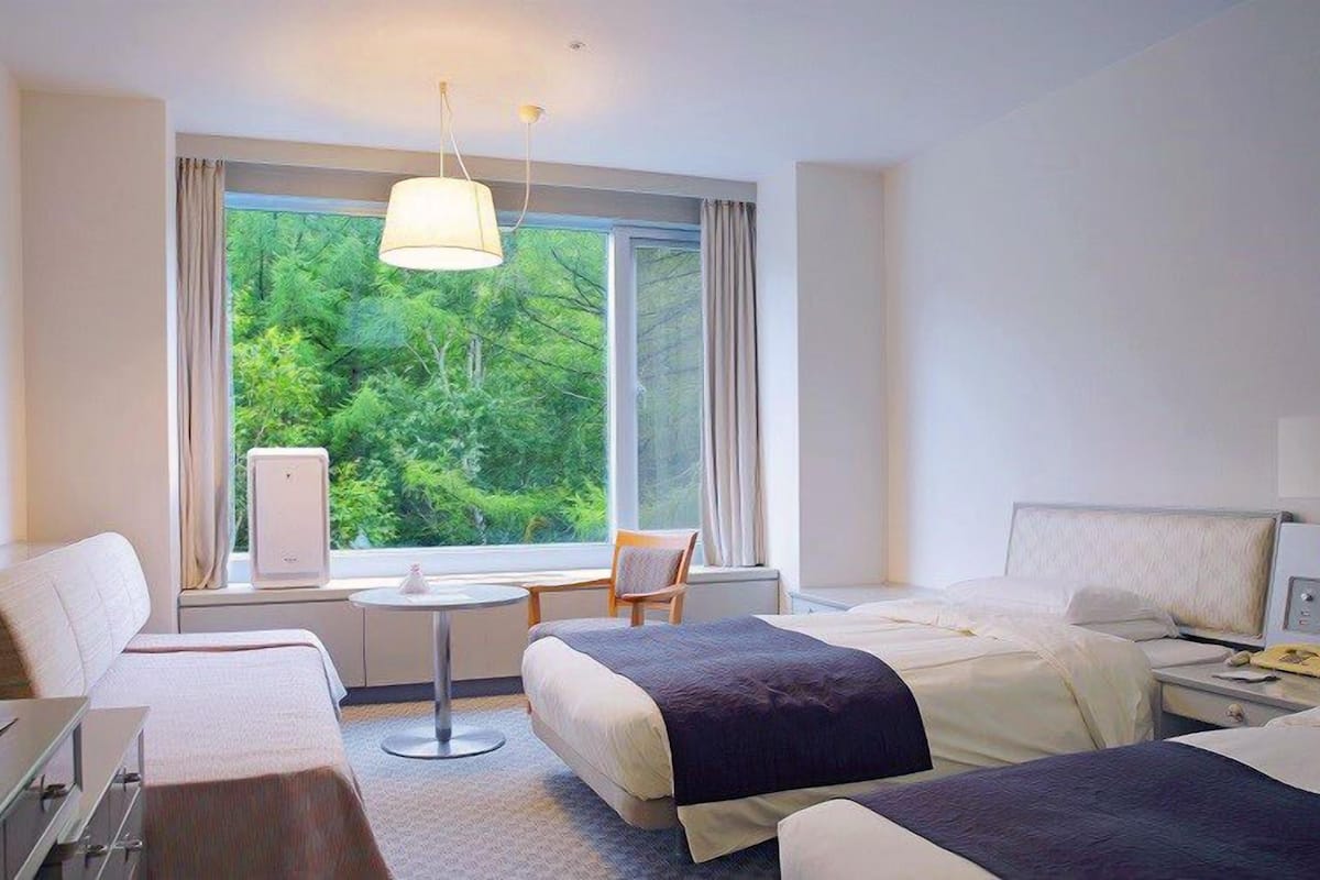 Premium bedding, down duvets, in-room safe, blackout curtains