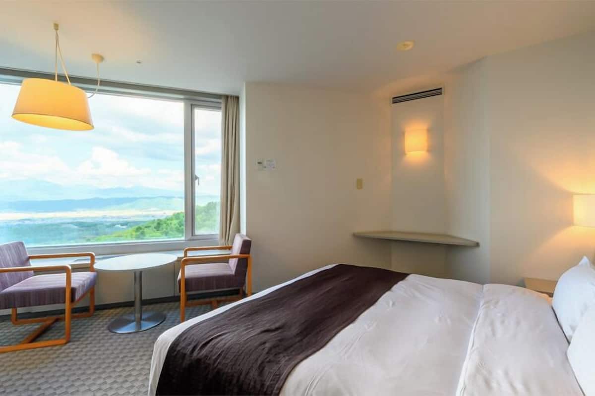 Corner Double, Smoking (with WIFI access) | Premium bedding, down comforters, in-room safe, blackout drapes