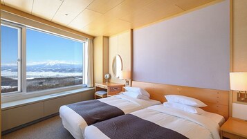 高級寝具、羽毛の掛け布団、セーフティボックス (室内)、遮光カーテン