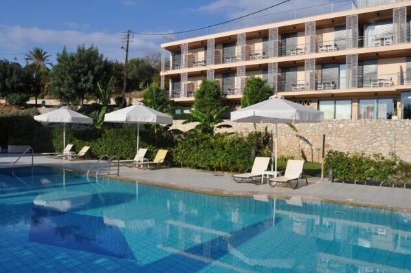 Seasonal outdoor pool, open 8 AM to 8 PM, pool umbrellas, pool loungers