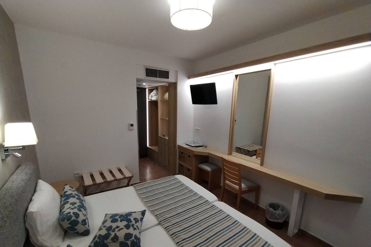 Minibar, in-room safe, free WiFi, bed sheets