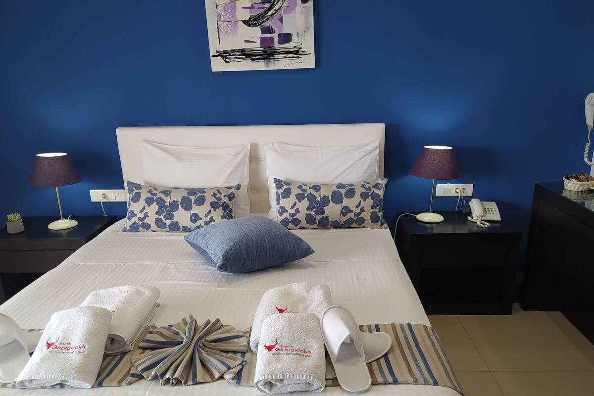 Minibar, in-room safe, free WiFi, bed sheets