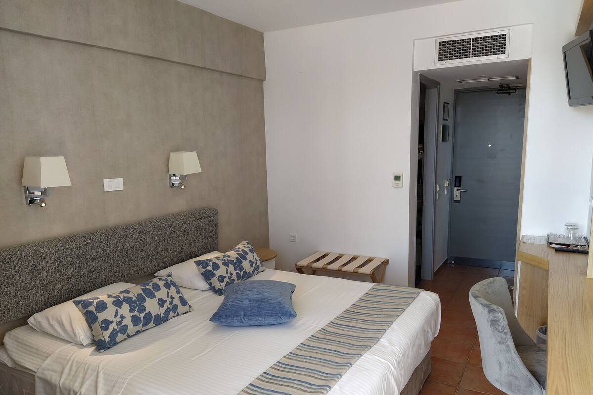 Minibar, in-room safe, free WiFi, bed sheets