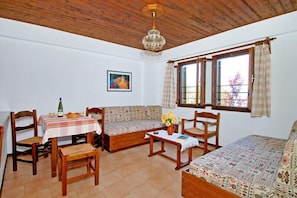 Living area | 28-inch flat-screen TV with digital channels, TV - Diplomats Holidays (South Pelion)