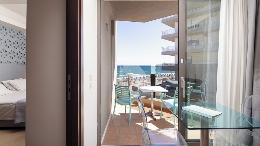 Steris Elegant Beach Hotel