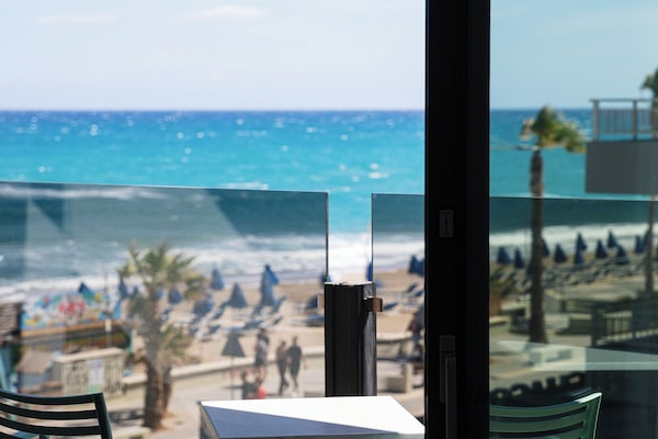 Apartamento (Side Sea View) | Vista do quarto