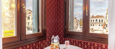 Superior-Doppelzimmer, eigenes Bad, Stadtblick | Hochwertige Bettwaren, schallisolierte Zimmer, Babybetten