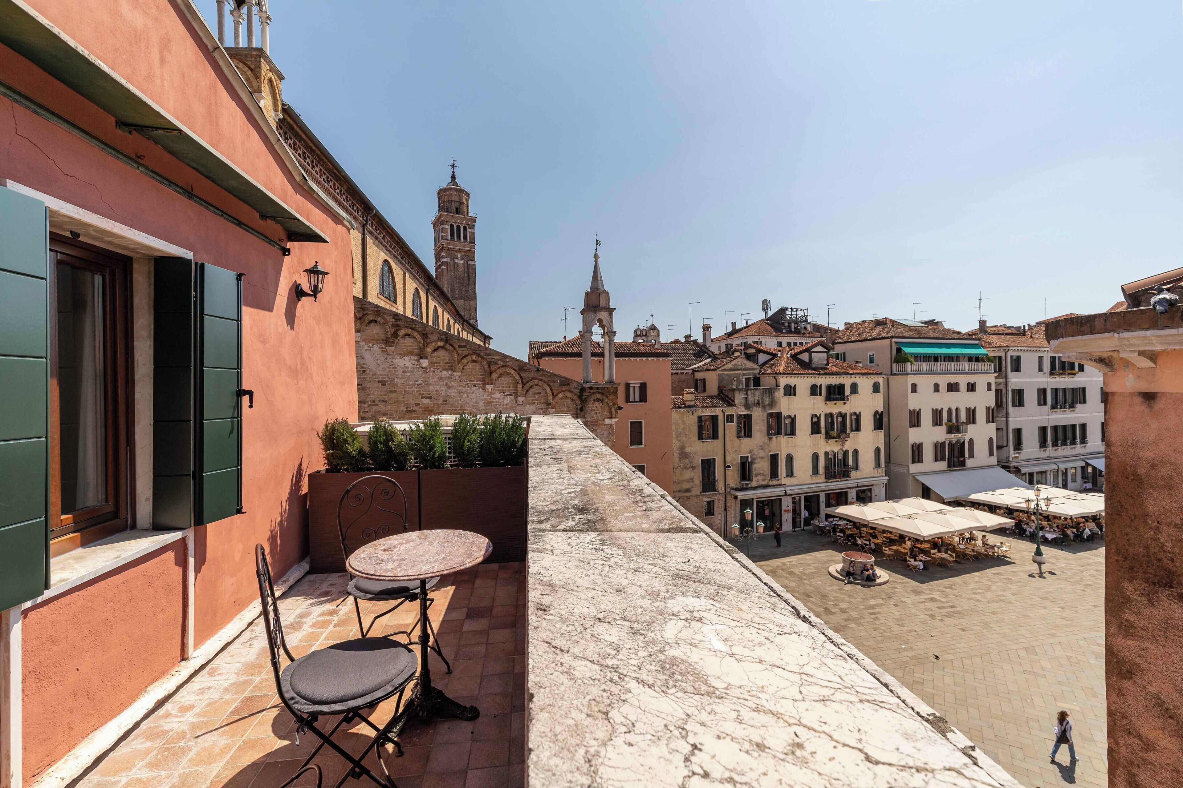 Suite, salle de bains privée, vue ville | Terrasse/Patio