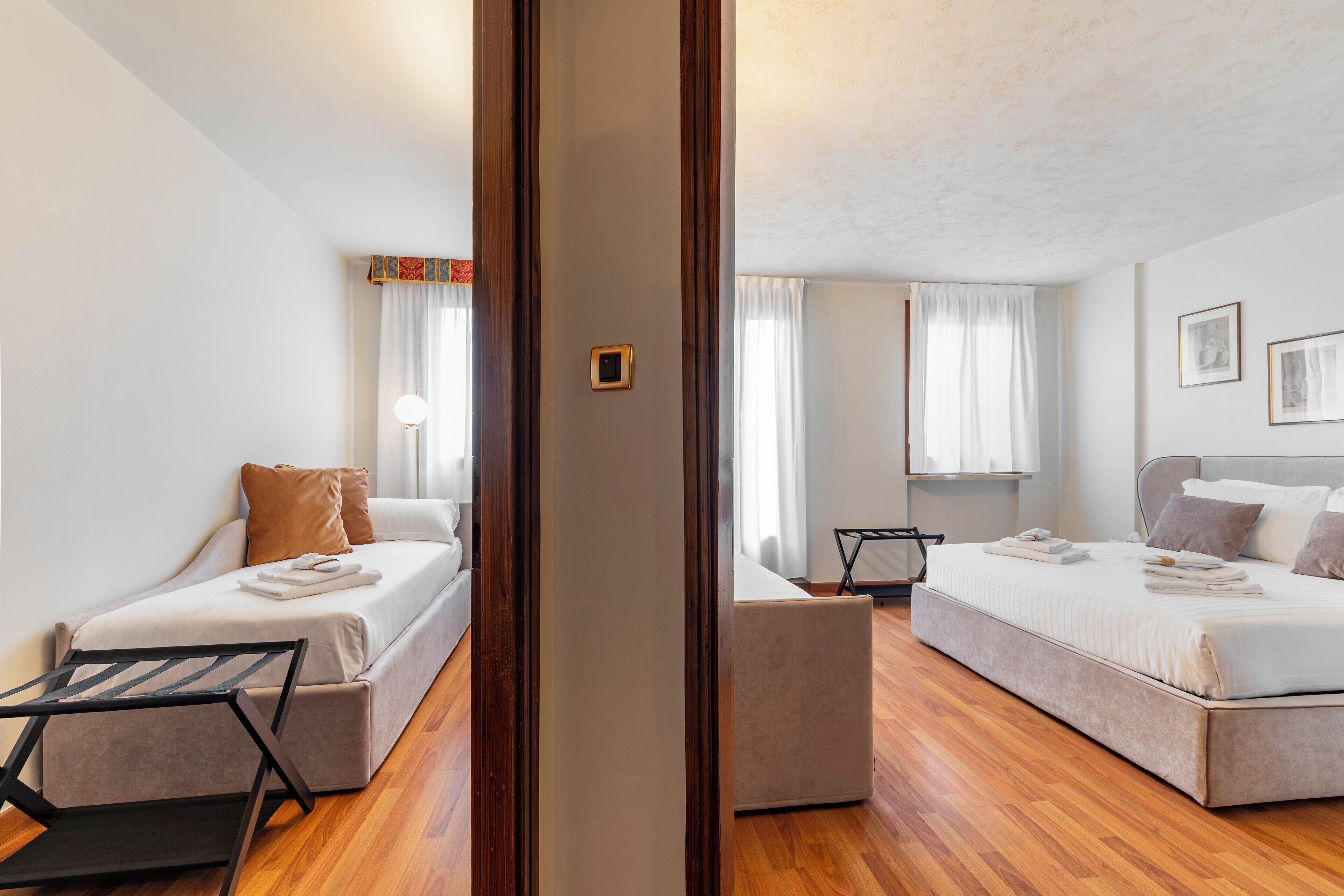 Suite, salle de bains privée, vue ville