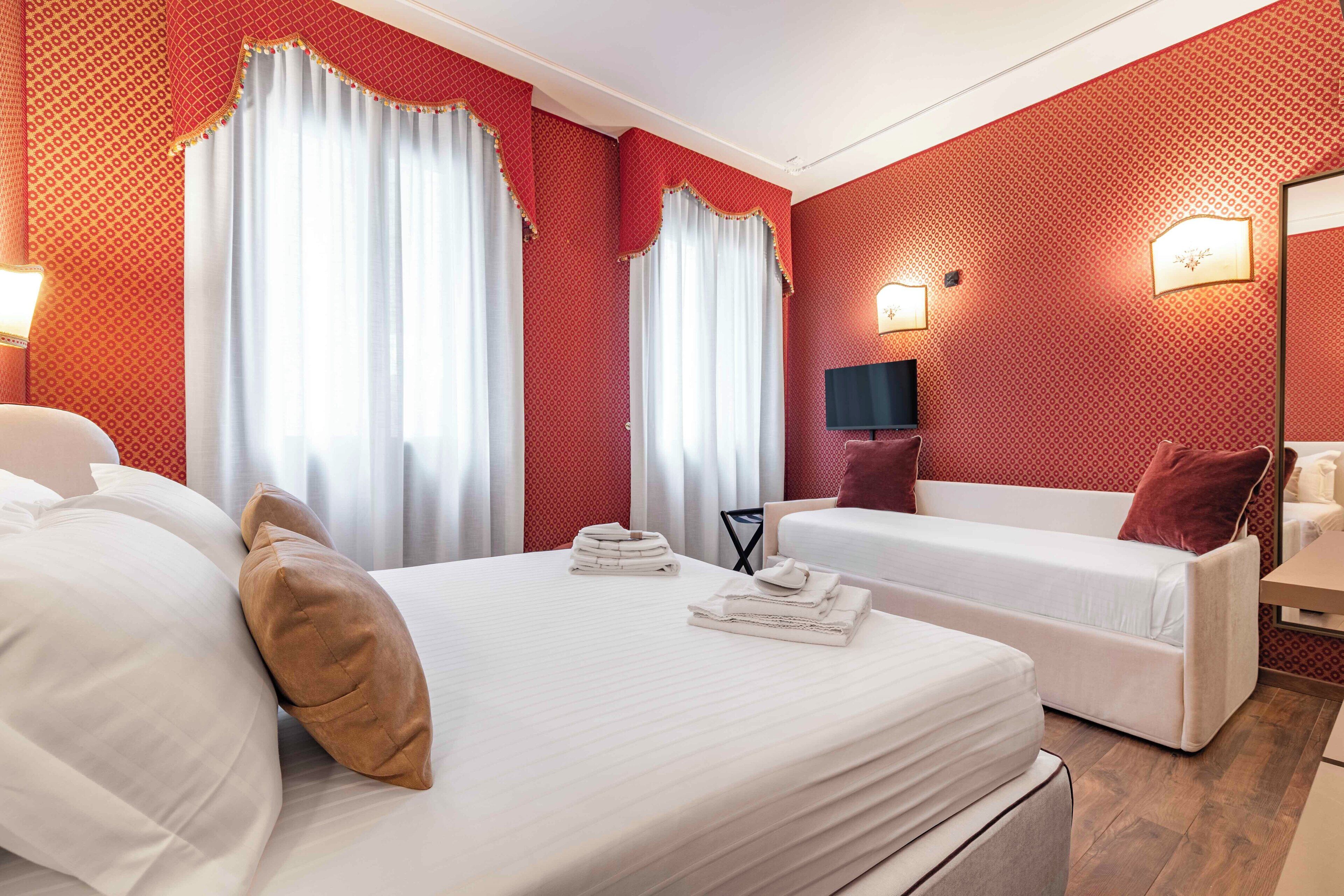 Habitación doble superior, baño privado, vista a la ciudad | Ropa de cama de alta calidad, insonorización, cunas y wifi gratis 