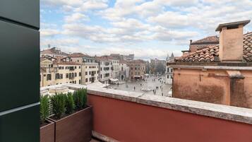 Svit - privat badrum - utsikt mot staden | Terrass/Patio