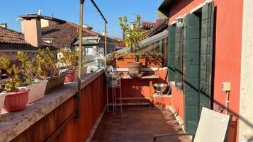 Suite, baño privado, vistas a la ciudad | Ropa de cama de alta calidad, sistema de insonorización, cunas (de pago)