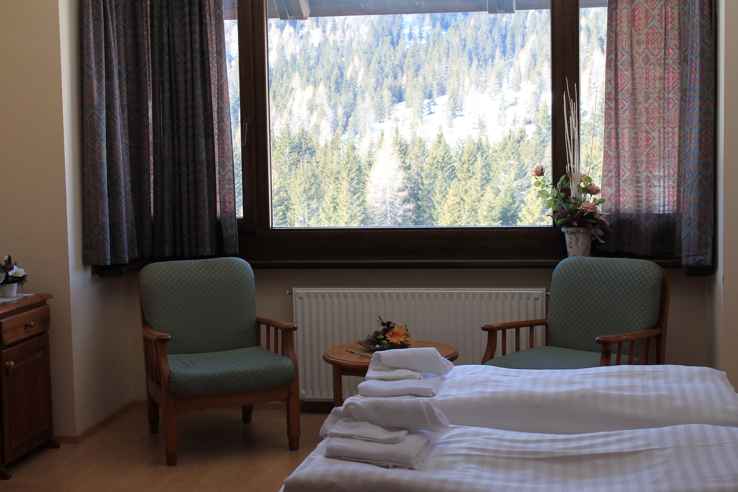 Doppelzimmer | Schreibtisch, Babybetten, kostenloses WLAN, Bettwäsche