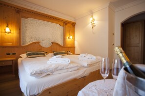 Comfort Room | Hypo-allergenic bedding, down comforters, minibar, in-room safe - Hotel Chalet all'Imperatore (Tre Ville)