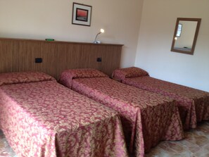 Triple Room, Shared Bathroom | Desk, free WiFi, bed sheets - Hotel York (Cinisello Balsamo)