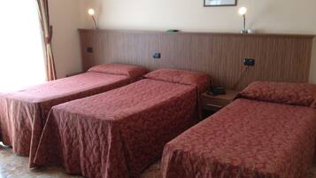 Chambre Triple, salle de bains privée