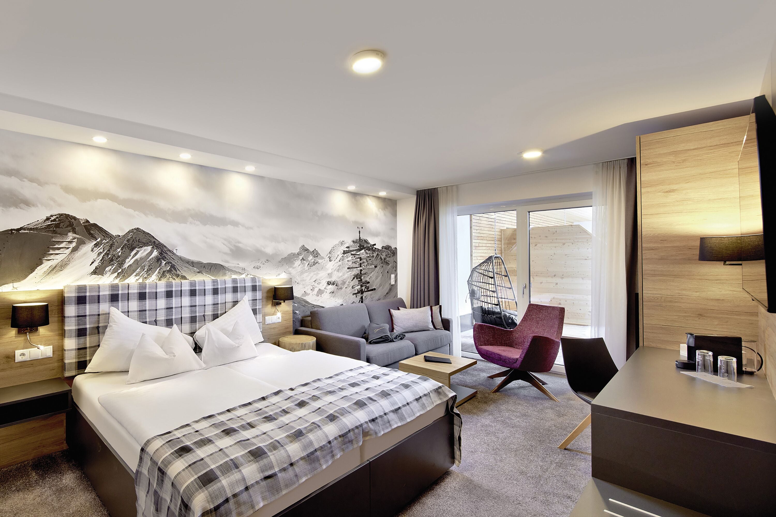 classic double room | 1 bedroom, minibar, in-room safe, desk