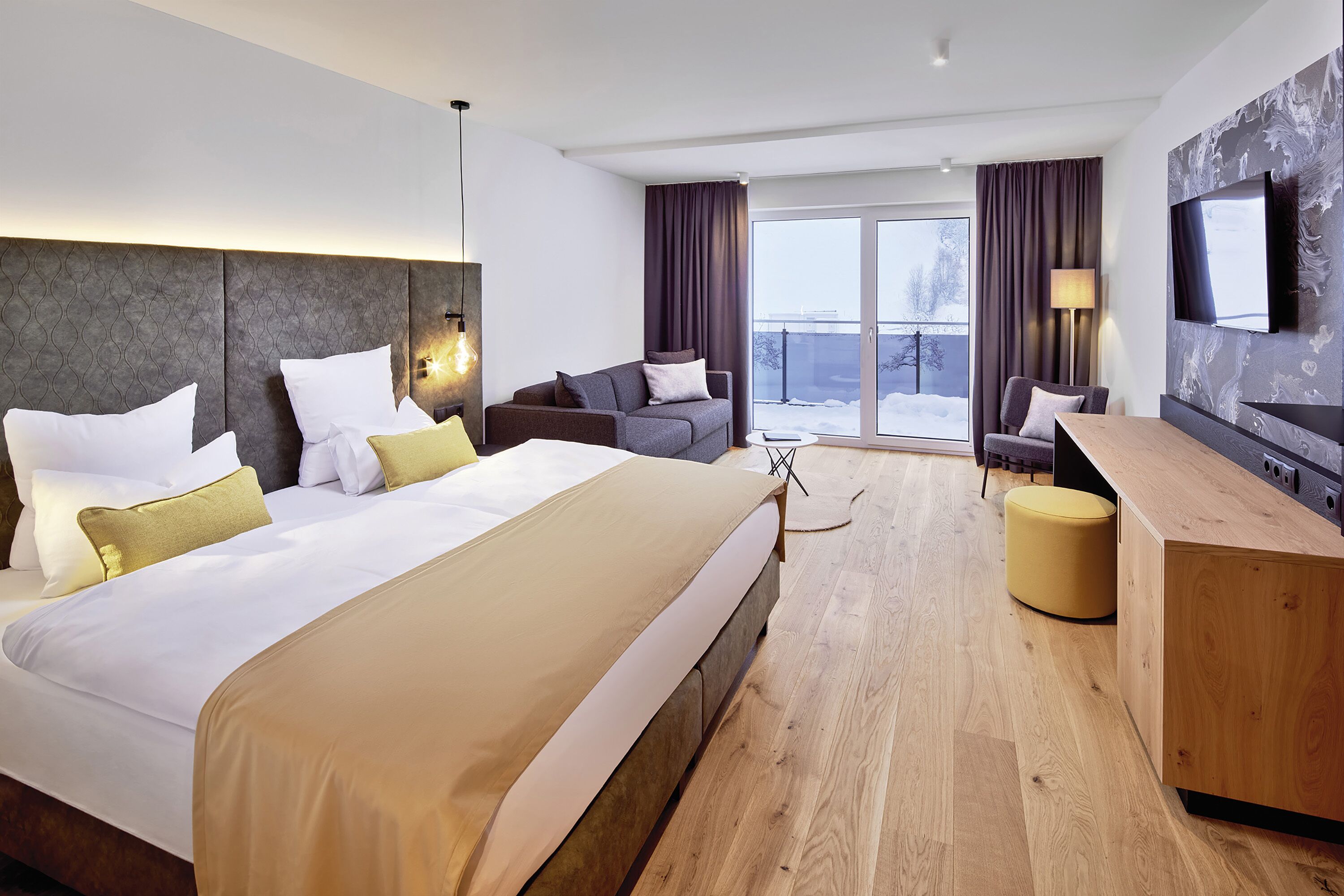 Premium Double Room | Minibar, in-room safe, desk, laptop workspace